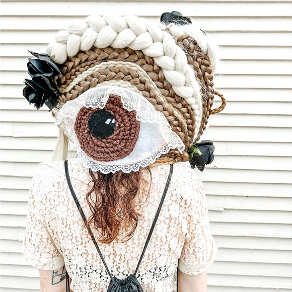 Meet your Posher, Nicole - Picture 3 of 5